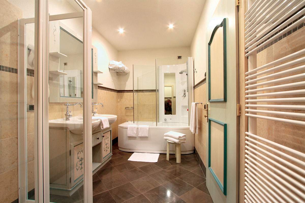 21b Hotel Dolomiti - Bathroom